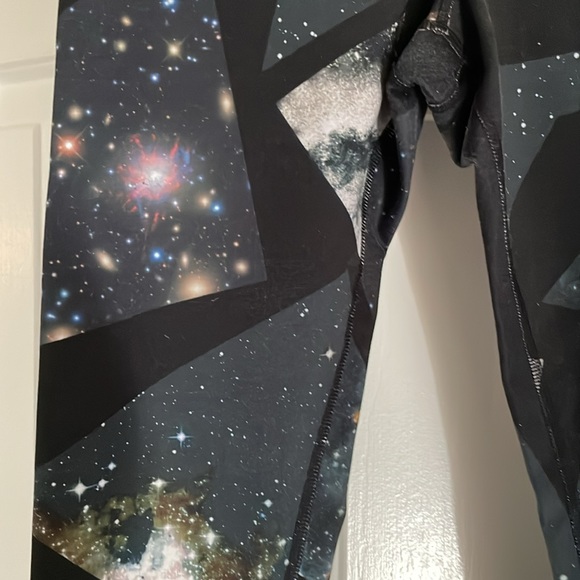 ALO Yoga Airbush Legging in color Vapor Space - Picture 6 of 8